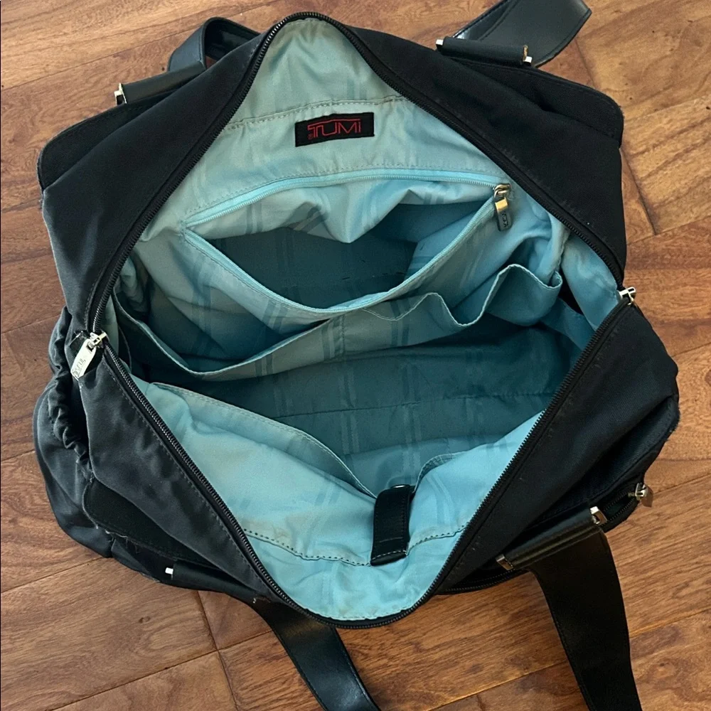 Tumi Black Ballistic Nylon Messenger/ Diaper Bag Blue Interior